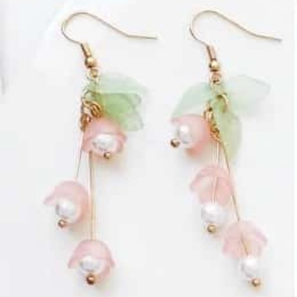 Delicate Glass & Pearl Lily Flower Earring - Picture 4 of 5
